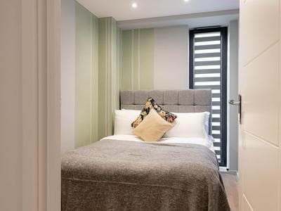 Broadway Market Beauty Three-bedroom by Sojo Stay
