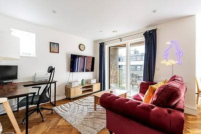 Chic Crystal Palace Flat with Balcony & Workspace