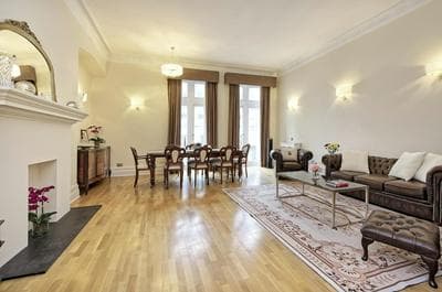 Historic Whitehall Flat in SW1 by Underthedoormat