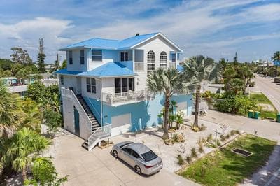Sunset Views + Steps From The Beach 2 Bedroom Duplex by RedAwning