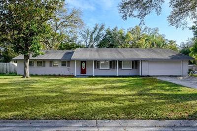 Pool & Game Room: Spacious Brandon Home