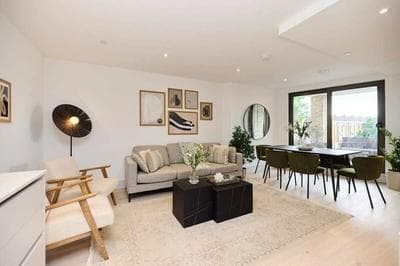 The South Wimbledon Escape - Lovely 3bdr With Balcony