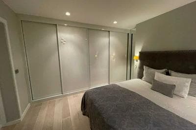 Modern and Luxurious 2 Bedroom Flat - Barons Court