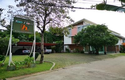 100 House Hotel