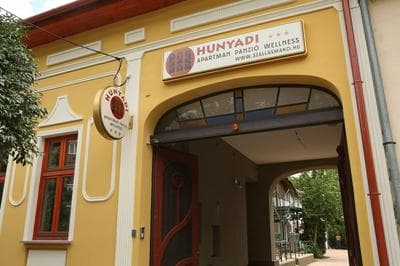 Hunyadi Panzió- Apartmanház