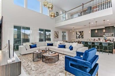 Luxury High Ceilings Pool, Spa Beautiful Home! 6 Bedroom Villa