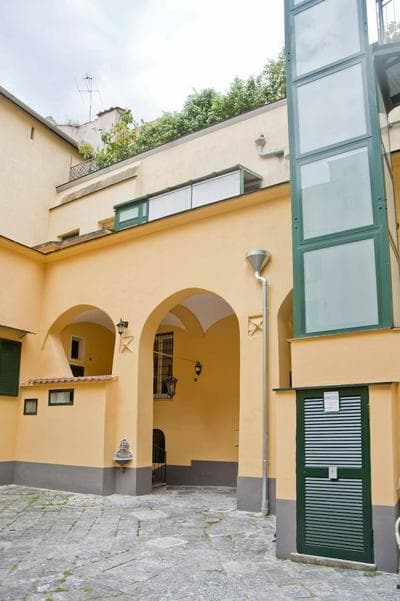 Napul'è Apartment