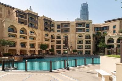 Light + Beautiful 1BR in Amazing Downtown Dubai!