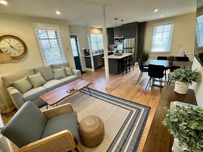 Prime Location! Renovated House! 6 Bed/4 Bath