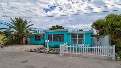 Family Couples Getaway Sleeps 6 Guests