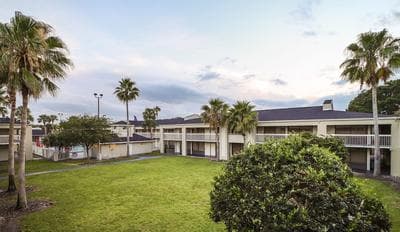 Entire Studio With Free Shuttle to Disney