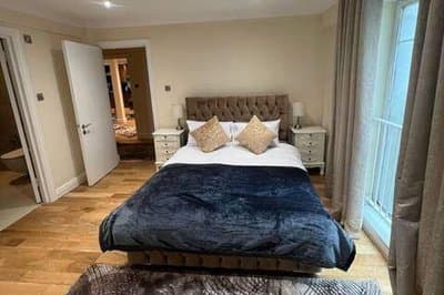3-bed Central Apartment - Sleeps 8 & Free Parking