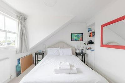 Top Floor 1BD Flat With Balcony - Ladbroke Grove