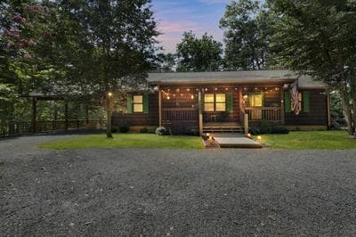 Cozy Cabin in Ellijay w/ Hot Tub, Game Room & More by RedAwning