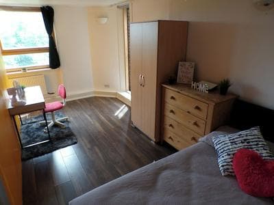 Chelsea Orange Apartment Sleeps10-petsok-parking