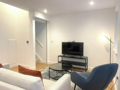 Cosy Modern Townhouse, 5mins to Tube, 02, Excel