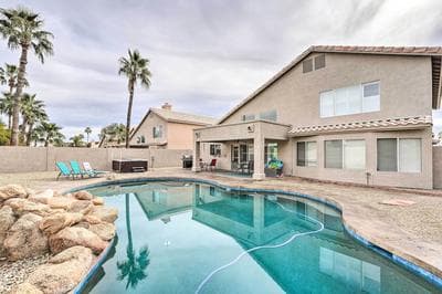 Glendale Getaway: Pool, Hot Tub & Ping-pong Table!