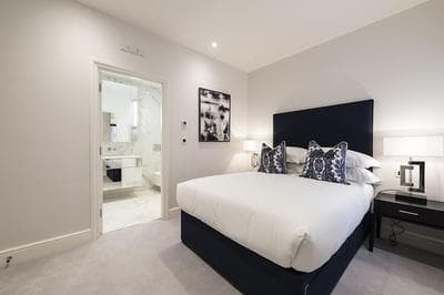 Luxury Three Bedroom - Flat 122 Lower Ground Floor