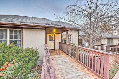 Holiday Island Escape w/ Panoramic Lake Views