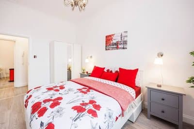 Kensington Charming and Bright Flat