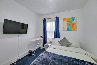 Sleeps 4 - Near Tottenham Stadium w Free Parking