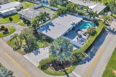 5BR with Heated Pool 5 min to Beach