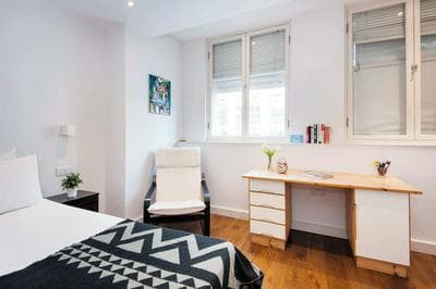 Vibrant 2BR Retreat in Baker Street