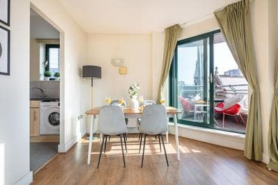 Charming 1BR Near Tower Bridge Walks