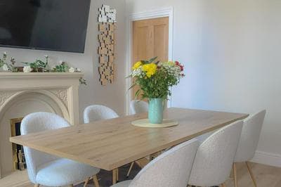 Luxury Townhouse Retreat in Kendal w/ Free Parking