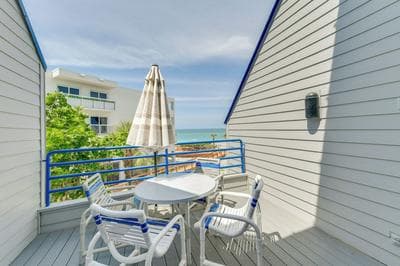 Beachfront Condo w/ Balcony on Manasota Key