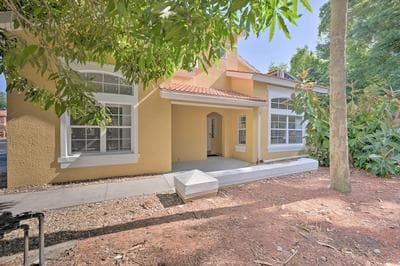 Bright Kissimmee Townhome Near Disney World!