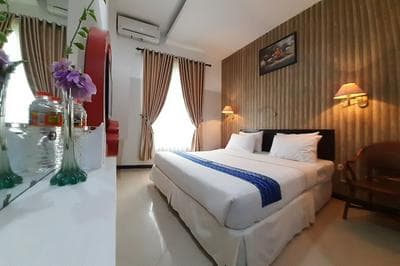 QUEEN CITY HOTEL