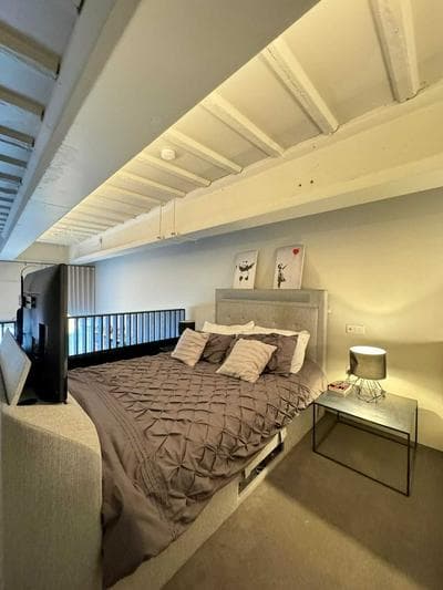 Industrial-chic 1BD Loft by the River Fulham!