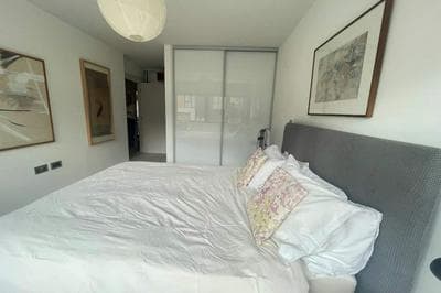 Chic 2BD Flat With Private Balcony - Greenwich