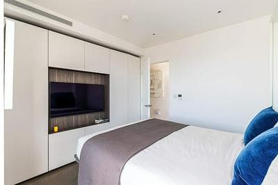 Luxurious 3-bed Sky-high Battersea Gem