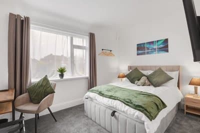 3 Bedroom House With Free Parking