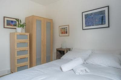 Bright Stockwell Apartment