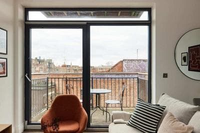 The Wembley Crib - Lovely 1bdr Flat With Balcony