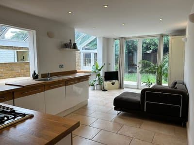Modern, Spacious 1 Bedroom Garden Flat Sw18