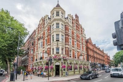 Lovely Chelsea Home Near The Thames by Underthedoormat