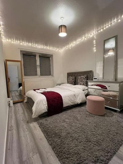 Flat-sleep2bathtub-netflix-heart of London-balcony