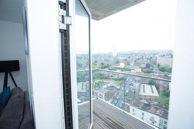 Highview 2-bed Apartment in London