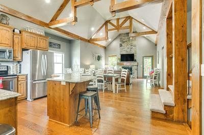 Game Room & Hot Tub: Spacious Retreat in Hollister