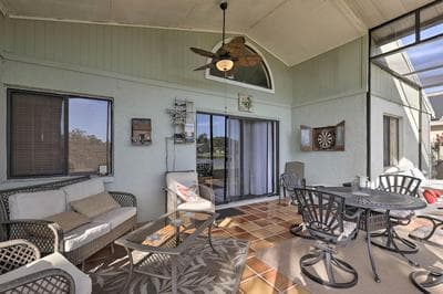 Lakefront Brandon Home w/ Patio & Screened Lanai!