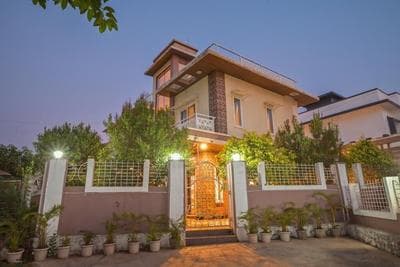 Paramount By Joy Suites