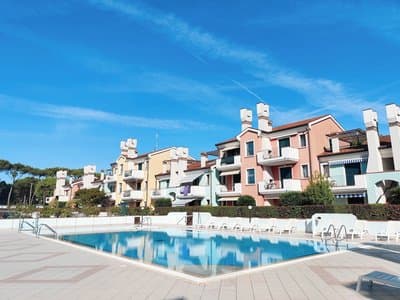 Spacious Apartment With Pool Access