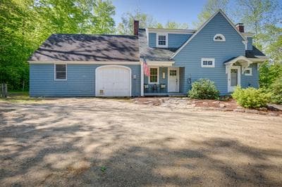 Cozy North Conway Retreat w/ Deck & Fire Pit!