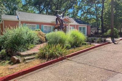 Eclectic 'osage Cottage' in Historic District