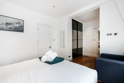 Stylish 2BR 2BA by the Heart of Soho