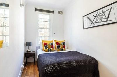 Modern 2 Bedroom Flat Near Queensway